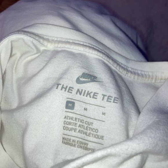 Plain v neck Nike tee - Picture 4 of 4